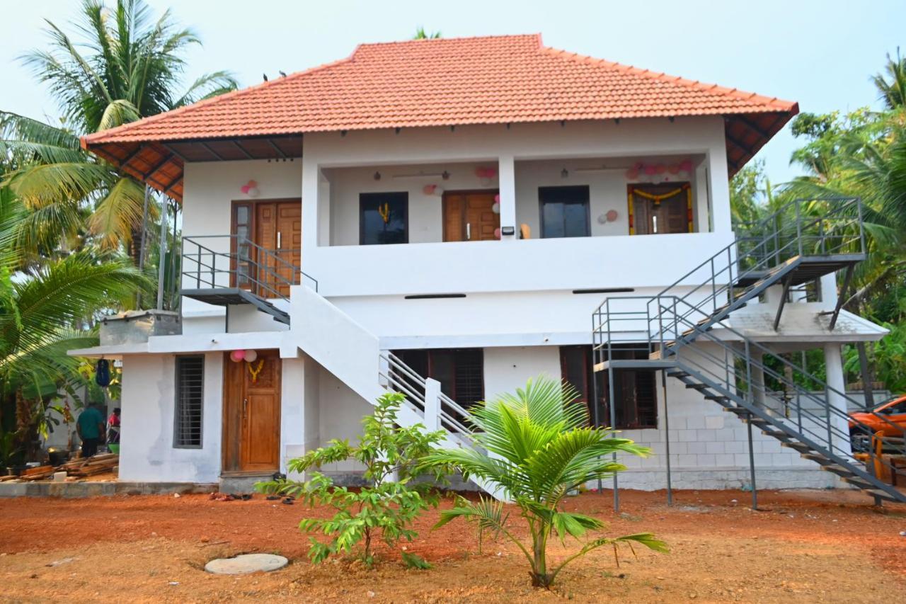 Kayalvarath Paradise Apartment Mundrothuruth Exterior photo